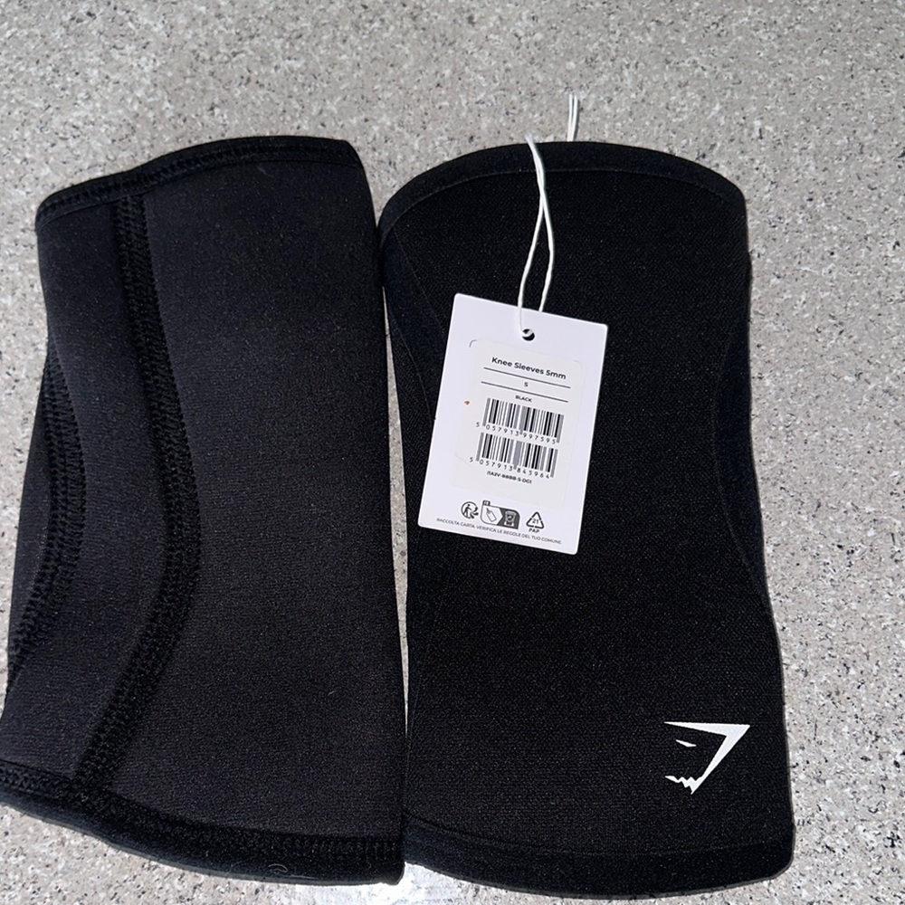 Gymshark Black Knee Support
